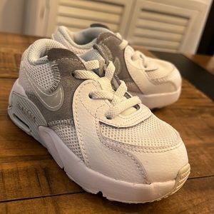 Nike Air Max shoes (baby/toddler 6C)